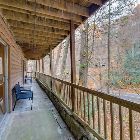 Gatlinburg A-Frame Home With Hot Tub Near Parkway Экстерьер фото