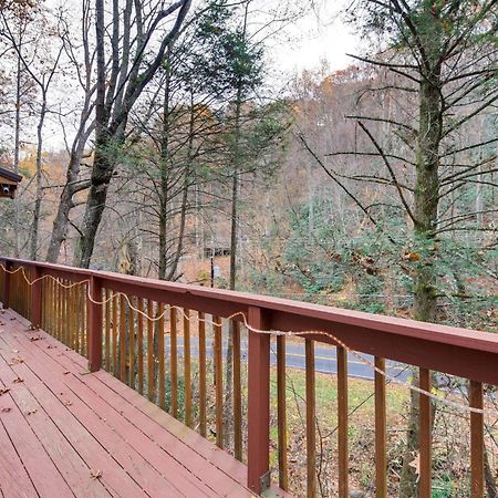 Gatlinburg A-Frame Home With Hot Tub Near Parkway Экстерьер фото