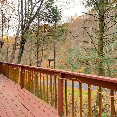 Gatlinburg A-Frame Home With Hot Tub Near Parkway Экстерьер фото