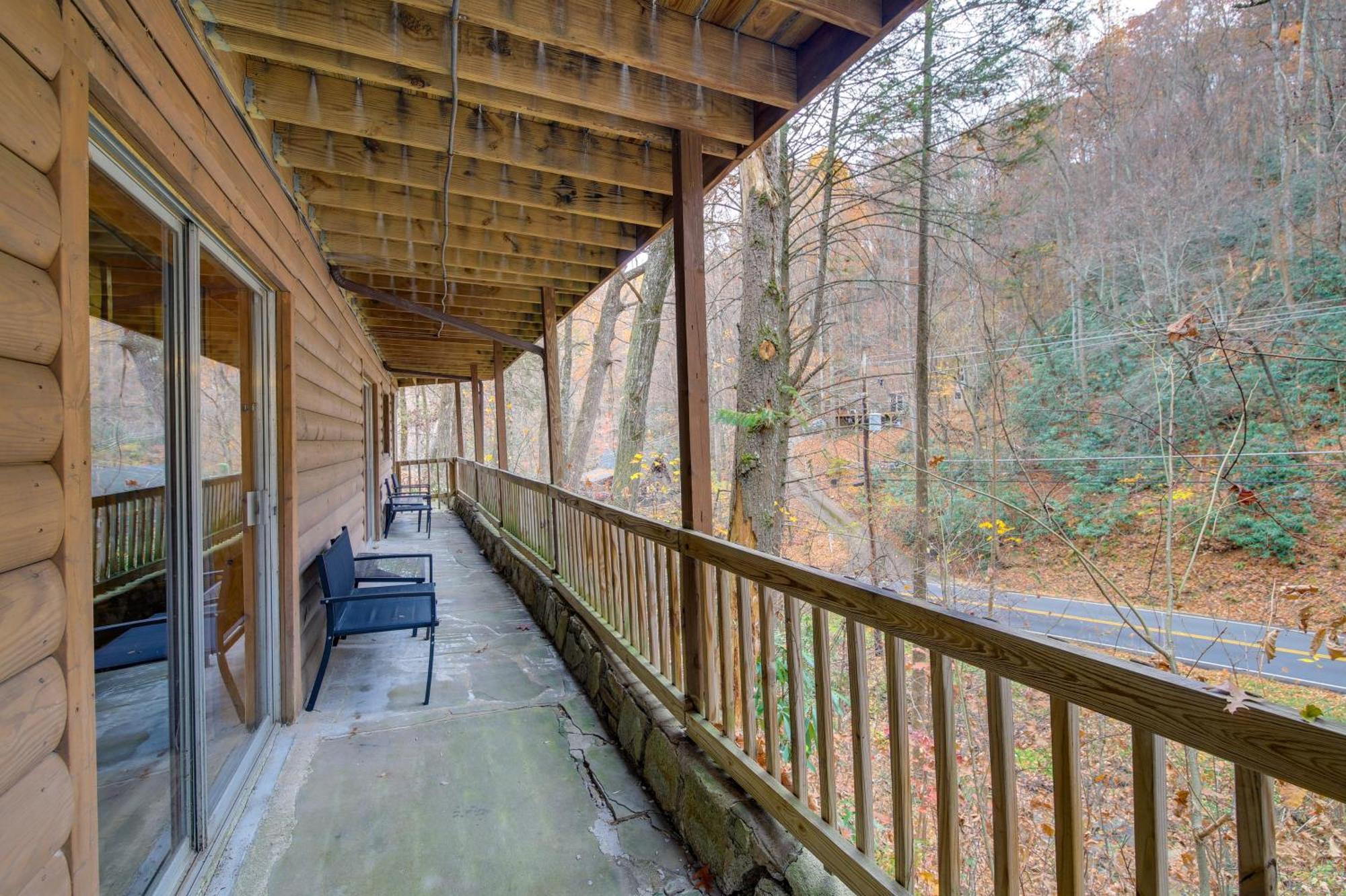 Gatlinburg A-Frame Home With Hot Tub Near Parkway Экстерьер фото