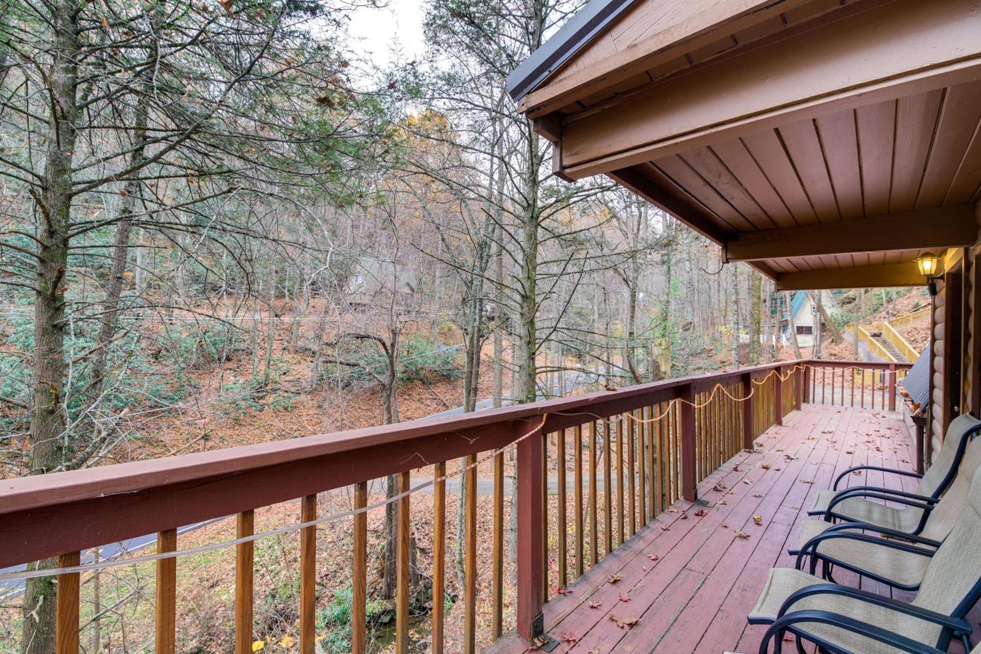 Gatlinburg A-Frame Home With Hot Tub Near Parkway Экстерьер фото