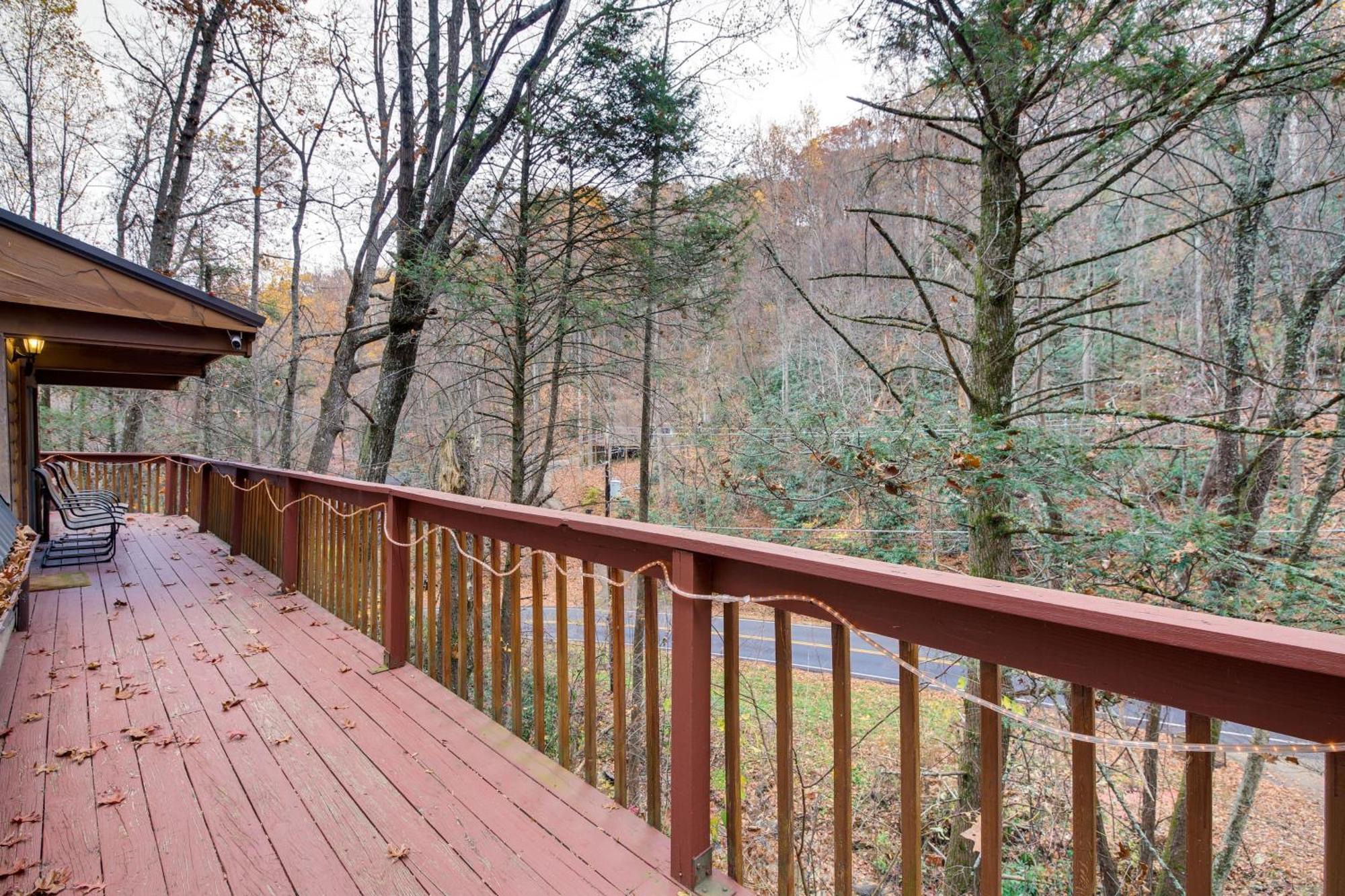 Gatlinburg A-Frame Home With Hot Tub Near Parkway Экстерьер фото