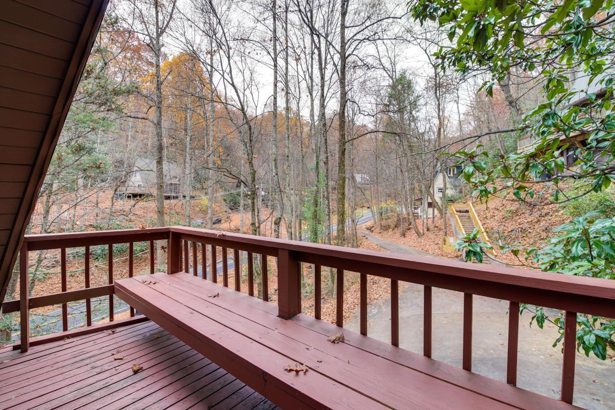 Gatlinburg A-Frame Home With Hot Tub Near Parkway Экстерьер фото