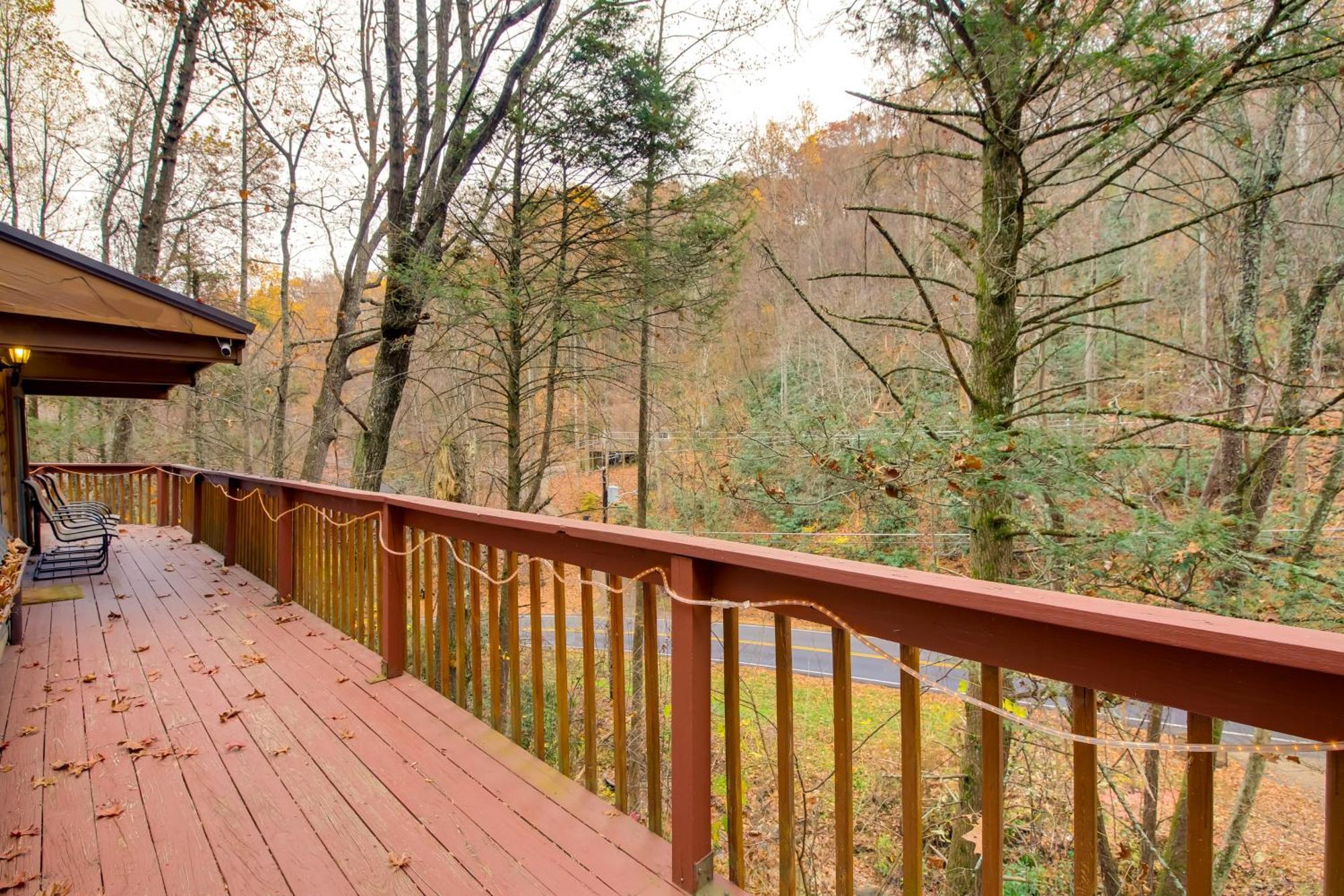 Gatlinburg A-Frame Home With Hot Tub Near Parkway Экстерьер фото