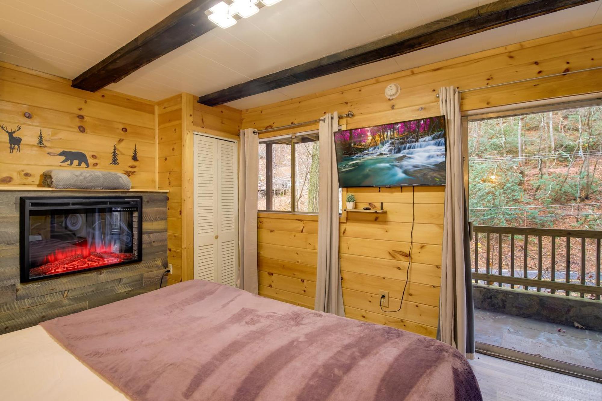 Gatlinburg A-Frame Home With Hot Tub Near Parkway Экстерьер фото