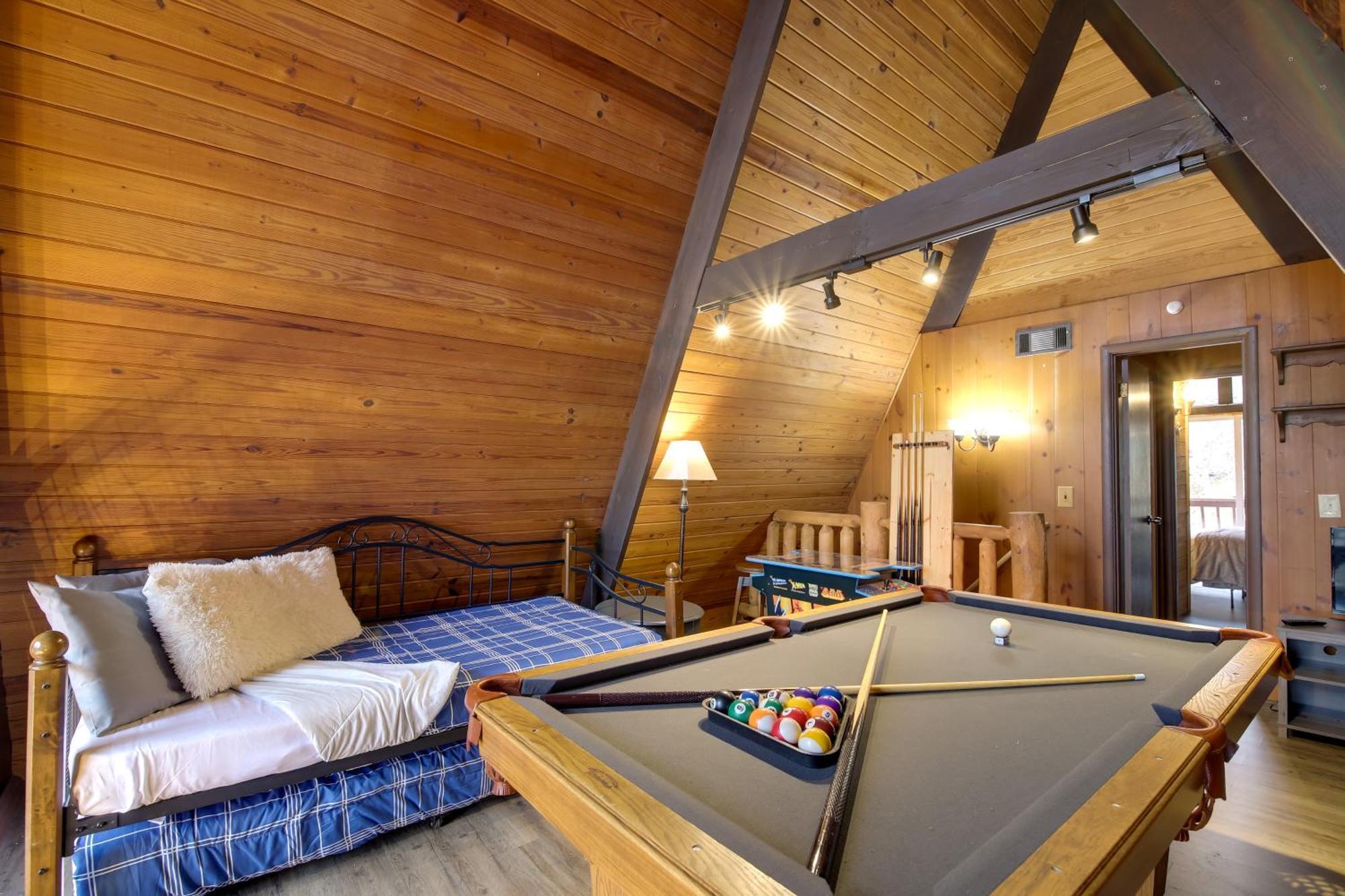 Gatlinburg A-Frame Home With Hot Tub Near Parkway Экстерьер фото