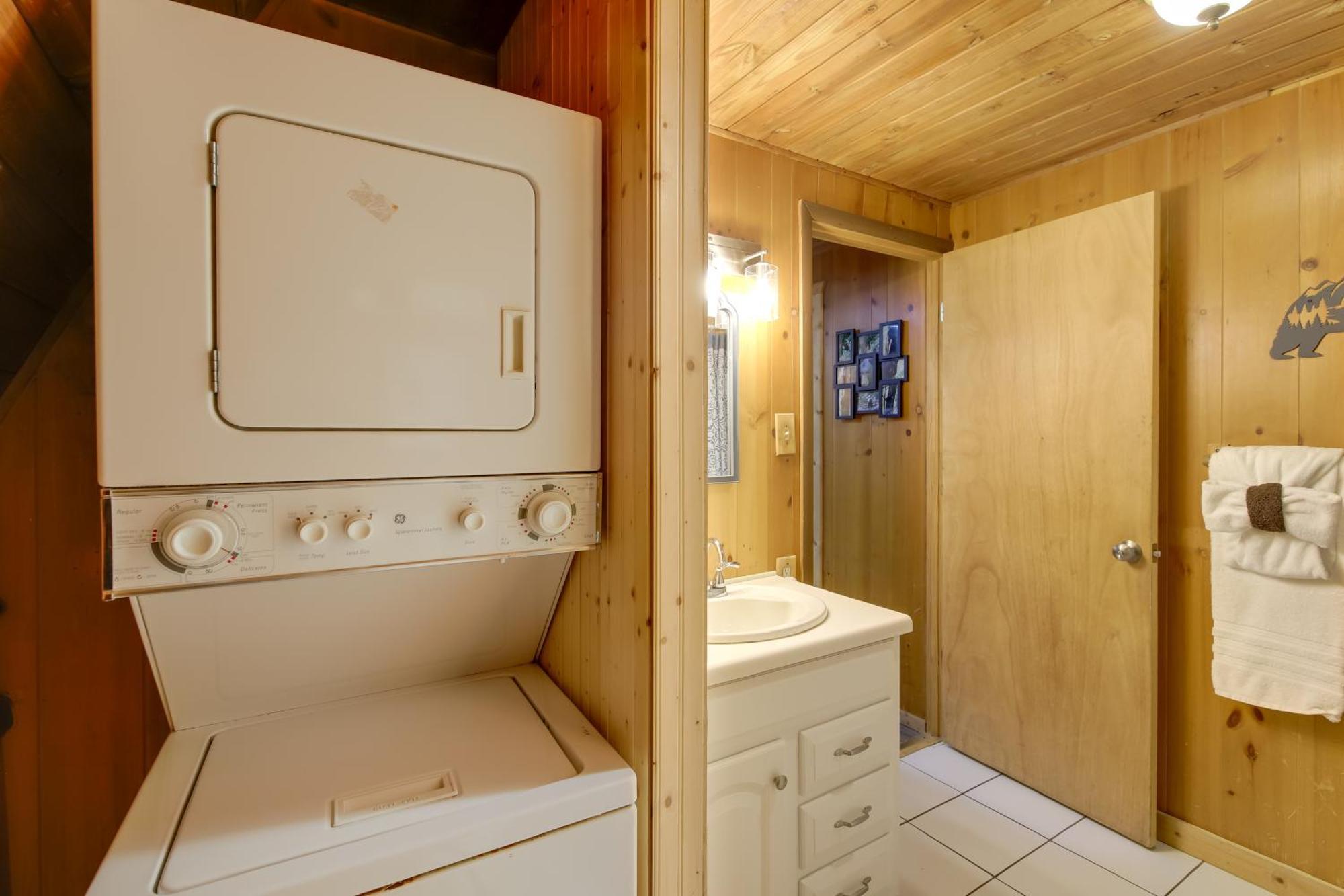 Gatlinburg A-Frame Home With Hot Tub Near Parkway Экстерьер фото