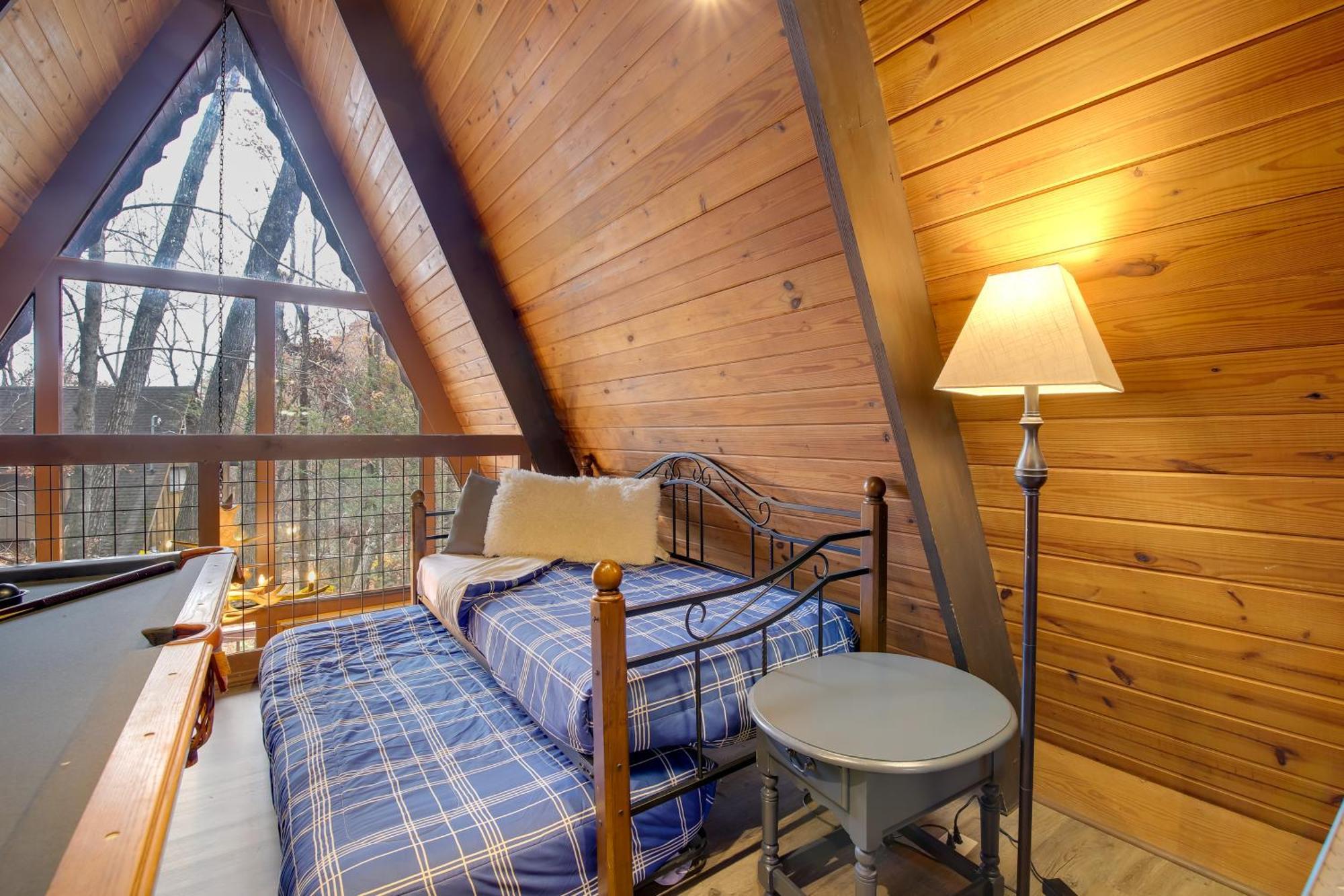 Gatlinburg A-Frame Home With Hot Tub Near Parkway Экстерьер фото