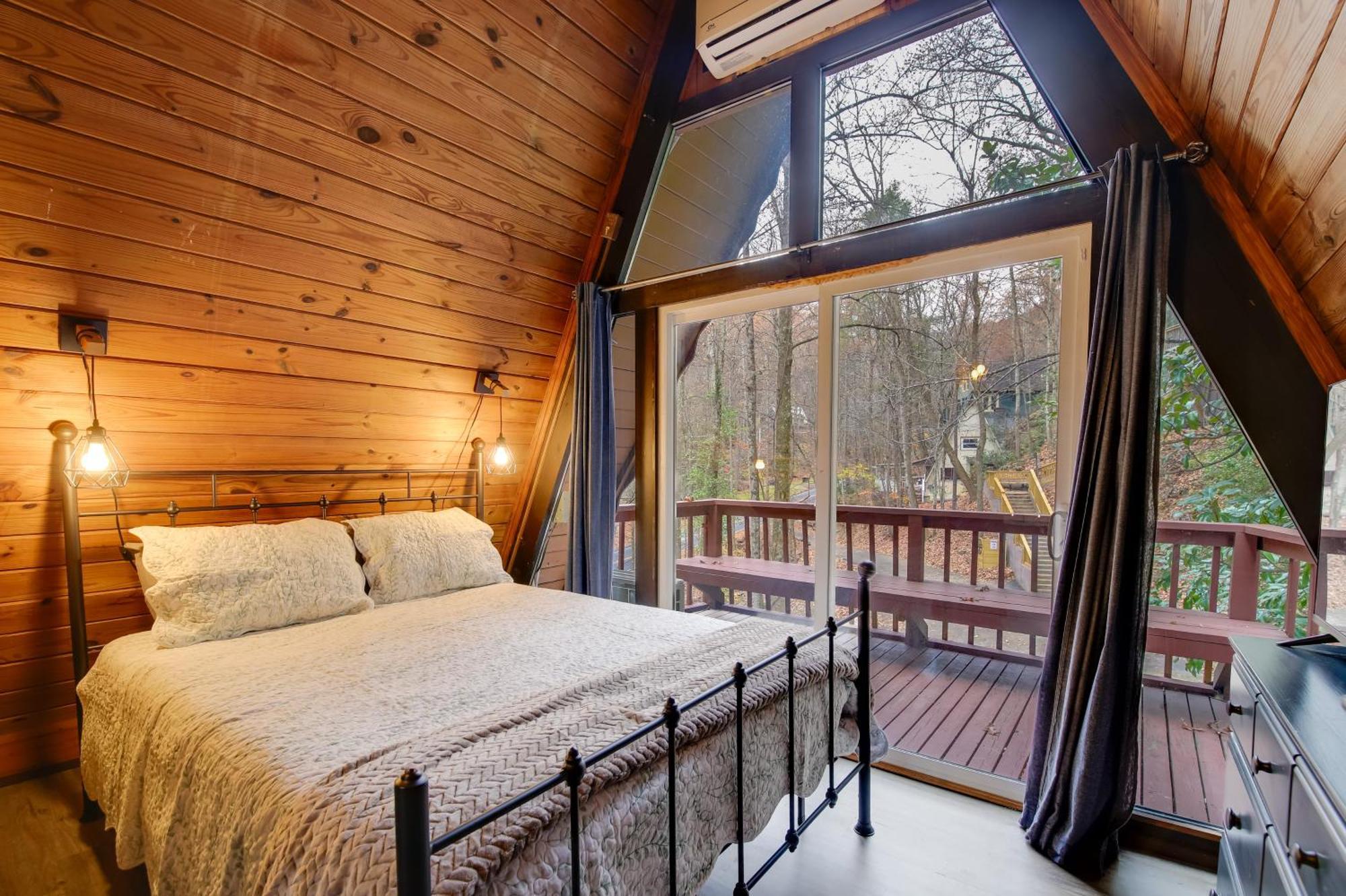 Gatlinburg A-Frame Home With Hot Tub Near Parkway Экстерьер фото