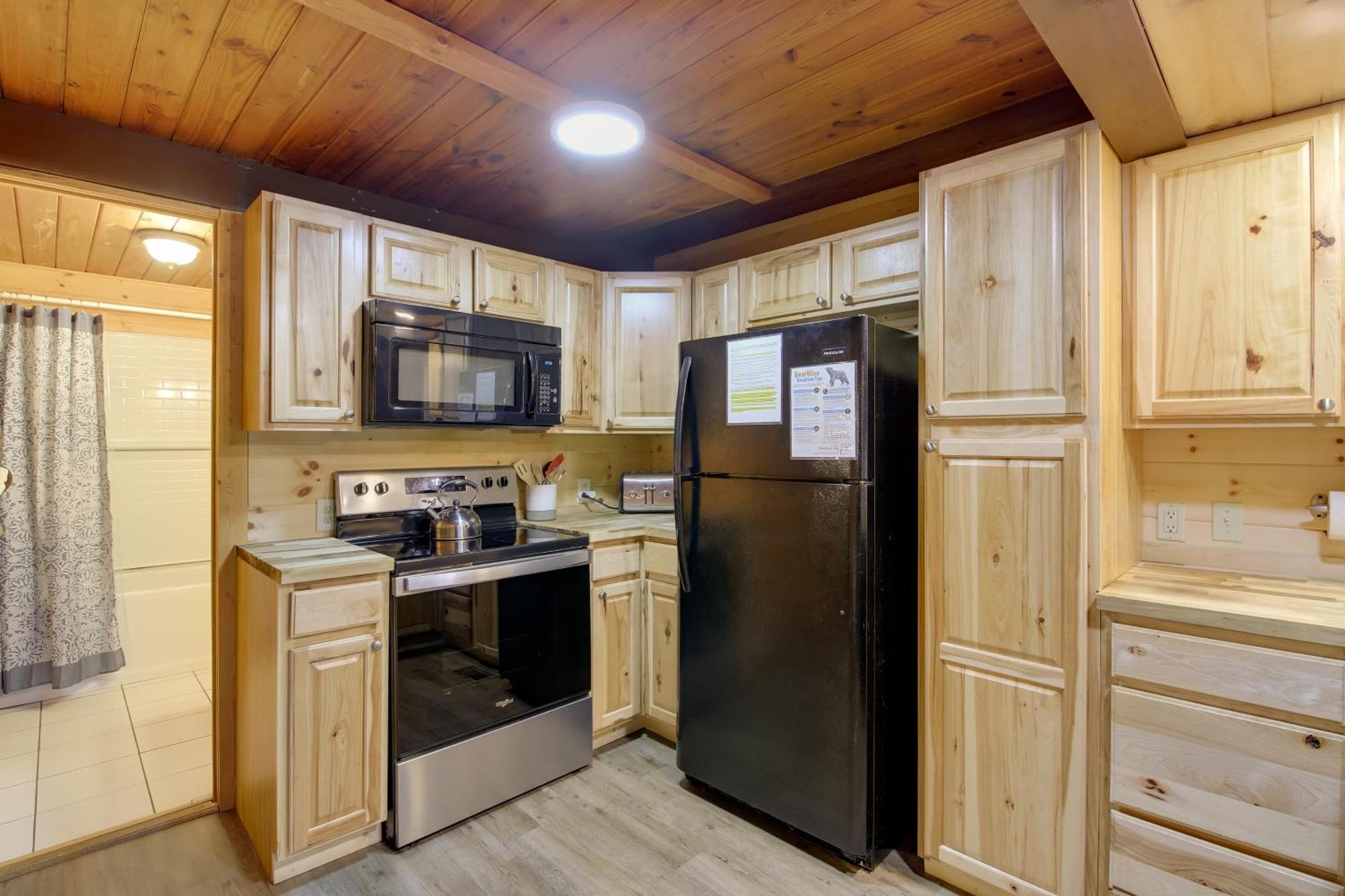 Gatlinburg A-Frame Home With Hot Tub Near Parkway Экстерьер фото