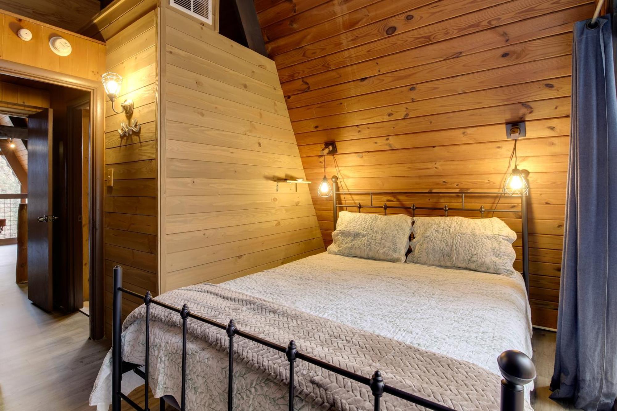 Gatlinburg A-Frame Home With Hot Tub Near Parkway Экстерьер фото
