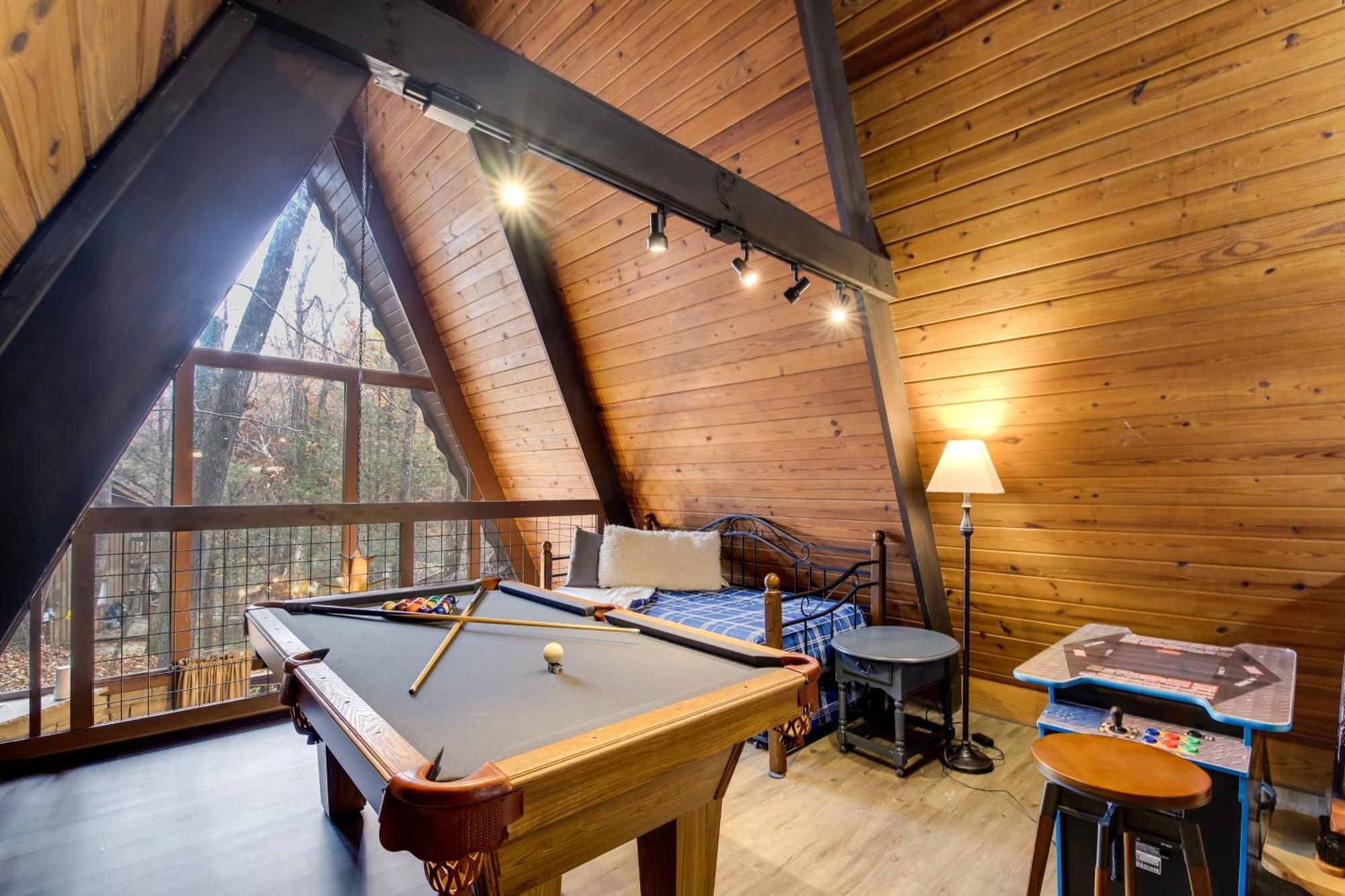 Gatlinburg A-Frame Home With Hot Tub Near Parkway Экстерьер фото