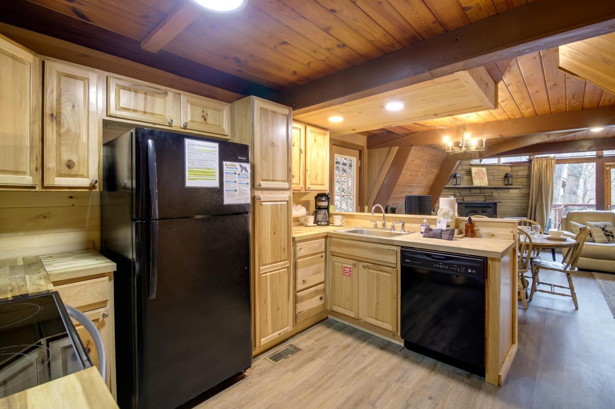 Gatlinburg A-Frame Home With Hot Tub Near Parkway Экстерьер фото