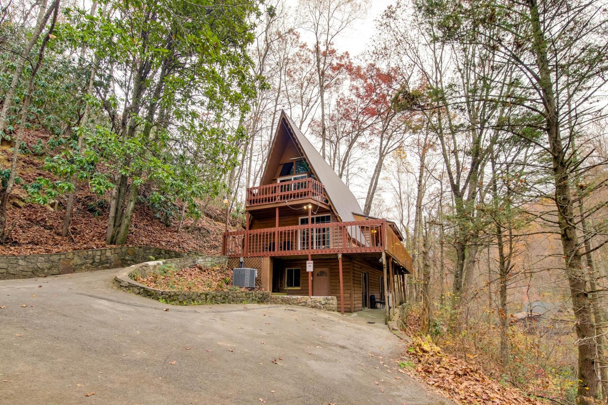 Gatlinburg A-Frame Home With Hot Tub Near Parkway Экстерьер фото